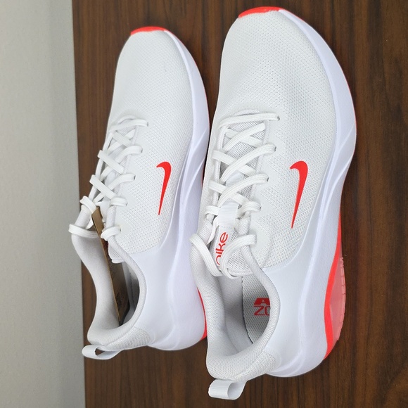 Nike Air Zoom Bella 7 White/Crimson Women's Size 10 Training Shoe FZ1689 101 New - Picture 5 of 11